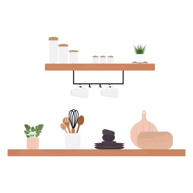 Raflarda tabaklar, çorba kaseleri, çatal bıçak takımı, kapalı yeşil bitkiler, kesme tahtaları.