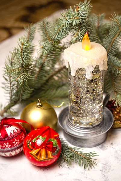 Natal Velas Brilhantes Com Ramos Abeto Fundo Azul — Fotografia de Stock