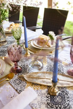 Dekoratif masa dekorasyonu çok güzel. en üstteki görünüm.