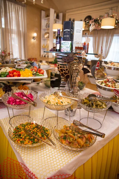 Uma Grande Variedade Saladas Restaurante Buffet — Fotografia de Stock