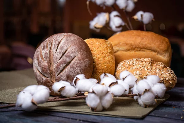 Masada Taze Ekmek Pamuk Dalları Var — Stok fotoğraf