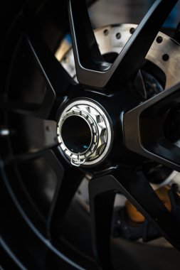 frenleri yakın plan siyah yeni motosiklet diski.