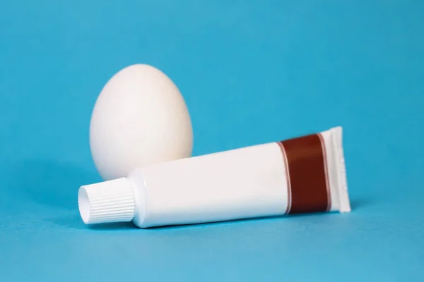 Egg Tube Toothpaste Blue Background — Fotografia de Stock