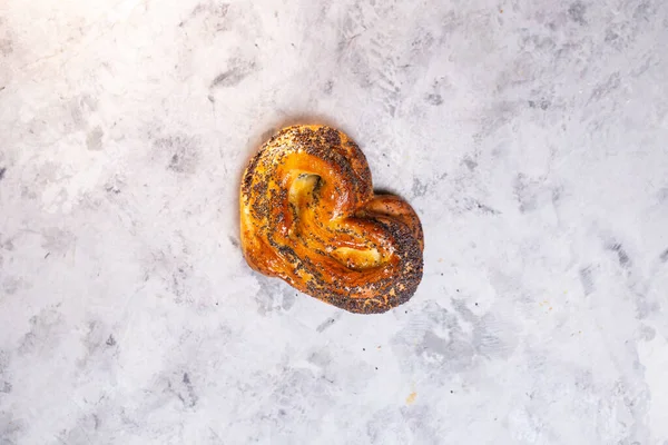 Haşhaş Tohumlu Çörek Lezzetli Taze Hamur Işleri — Stok fotoğraf