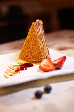 Çilekli tatlı pastası. Kapatın..