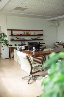 Müdürün ofisi. Ofisteki patronun işyeri..