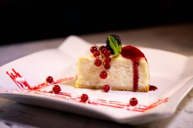 Hassas bir yaz tatlısı. Kızılcıklı tiramisu keki..