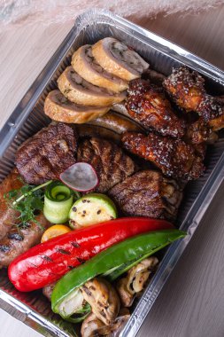 Çeşitli ızgara et yemekleri. İştah açıcı et ürünleri.