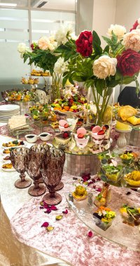 Etkinlik için yemek servisi. Saha servisi