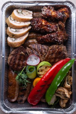 Folyo kutusunda et teslimatı.