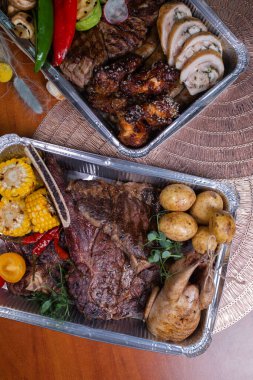 Folyo kutusunda et teslimatı.