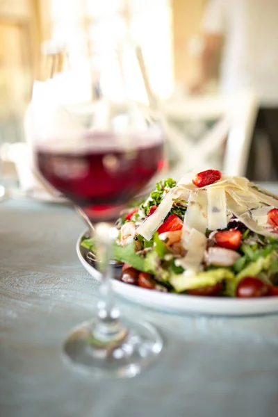 Glass Wine Salad Shrimp Strawberries Hard Cheese Close — Photo