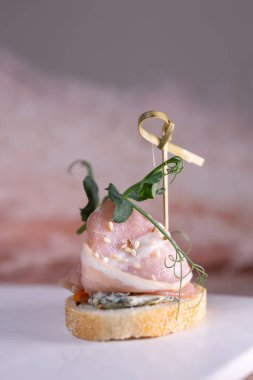 Taze etli bruschetta. Güzel atıştırmalıklar.