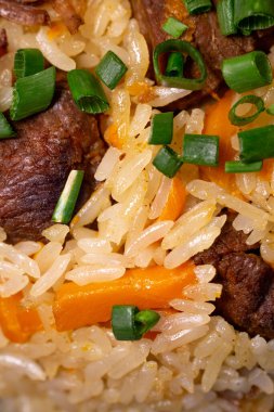 Etli pilav, yakın plan..