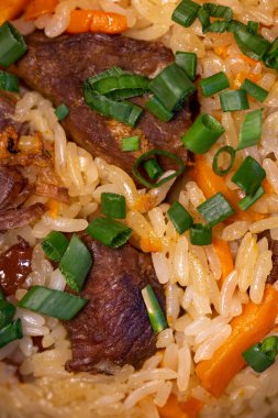 pirinç pilav tabağı ve et fotoğrafı yakın plan..