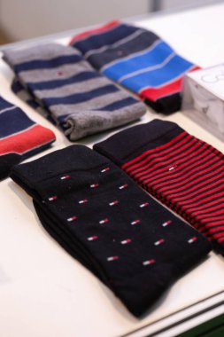 Satılık yakın plan baskılı çoraplar..