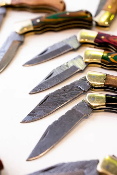 Різні Ножі Шкіряні Футляри Білому Фоні — стокове фото