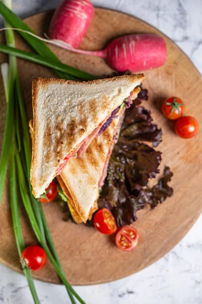 Juicy Crispy Sandwich Ham Vegetables Close Board — Stock Fotó