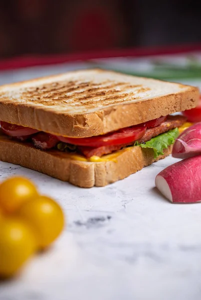 Sandwich Two Bread Toasts Stuffing Vegetables Wooden Board Top View — Foto de Stock