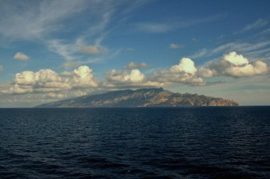 Denizde gün batımı ve deniz manzarası