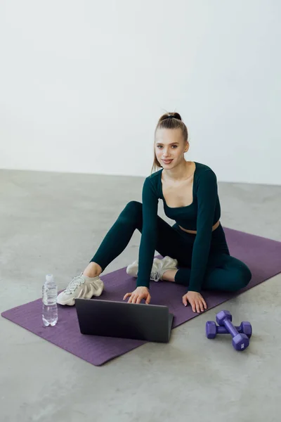 Sport Lifestyle Concept Smiling Woman Doing Yoga Home Follow Meditation — Stock Fotó