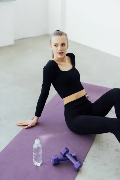 Female Sportswear Sitting Yoga Mat Smiling Workout Woman Taking Break Стоковое Фото