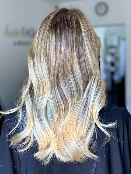 Beaux Cheveux Cheveux Teints Dans Salon Beauté Belle Coloration Des — Photo