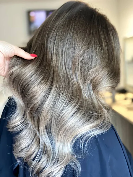 美しい髪だ 美容室で染めた髪 美しい髪の色 — ストック写真
