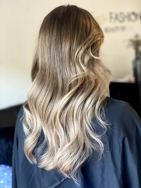 Hermoso Cabello Teñido Pelo Salón Belleza Hermoso Pelo Para Colorear — Foto de Stock