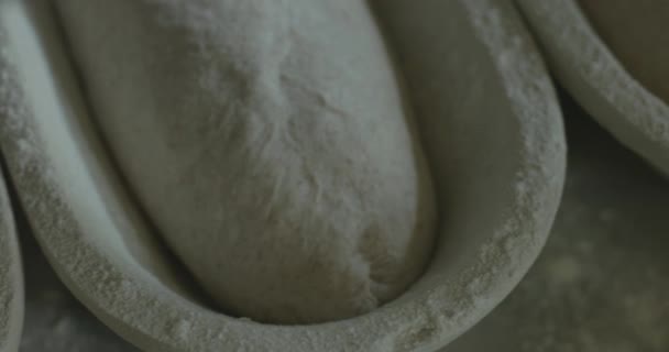 Bröd Deg Limpor Stiger Pannor För Bakning Senare — Stockvideo