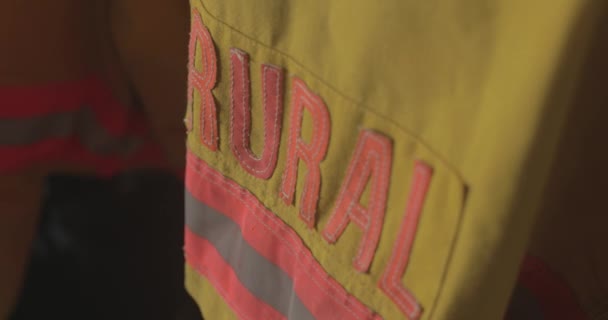 Płaszcz Przeciwpożarowy Dla Straży Pożarnej Obszarów Wiejskich — Wideo stockowe