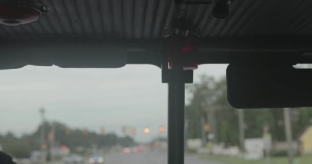 Θέα Από Εσωτερικό Ενός Πυροσβεστικού Οχήματος Εστιασμένη Στο Κόκκινο Φως — Αρχείο Βίντεο