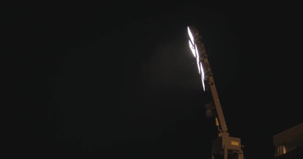 Pracovní Reflektory Hasičském Voze Zářící Noci Během Výcviku Reakce Mimořádné — Stock video