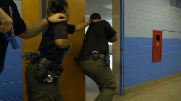 Squad Police Clear Rooms School Guns Drawn Train Responding School — Stock Video