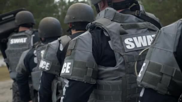 Une Équipe Police Swat Prépare Commettre Assaut Combat Lors Entraînement — Video