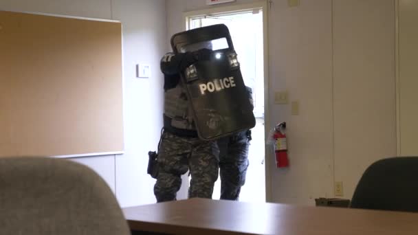 Ein Swat Polizeiteam Nimmt Einem Terror Training Teil — Stockvideo