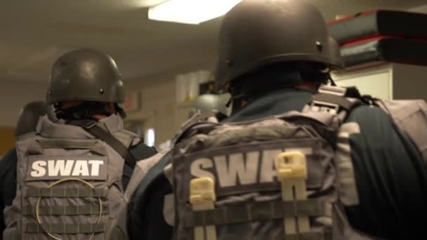 Swat 훈련을 공격을 감행하고 — 비디오