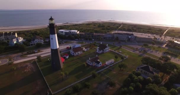 Світловий Маяк Острова Тайбі Англ Tybee Island Light Station Рухається — стокове відео