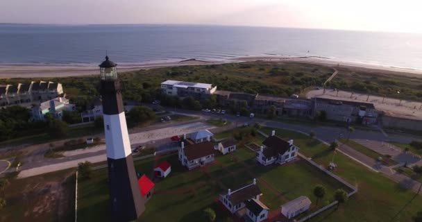 Flybilde Fyret Tybee Island Light Station Som Flyr Tårnet – stockvideo