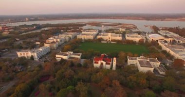 Charleston, SC 'deki Citadel Askeri Koleji' nin havadan görünüşü.