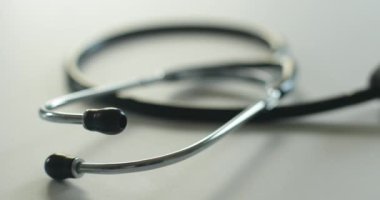 Doktor ya da hemşire steteskobu bizim için hastanede ya da sağlık hizmetlerinde kullanılıyor..