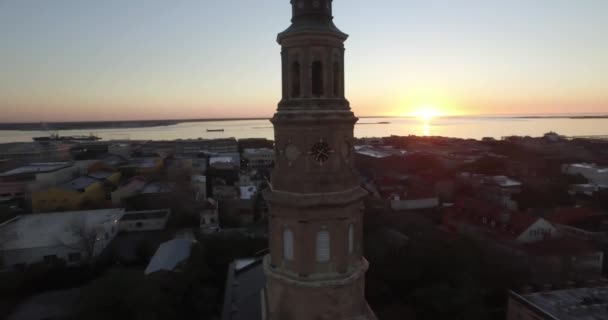 Aérea Del Centro Charleston Amanecer Con Iglesia San Felipe Primer — Vídeo de stock