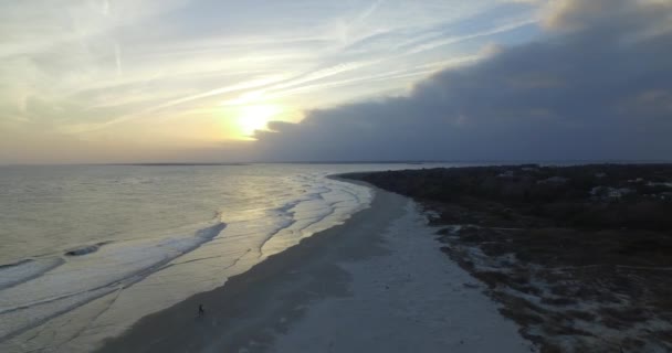 Filmagem Aérea Praia Ilha Sullivan Pôr Sol Com Uma Tempestade — Vídeo de Stock