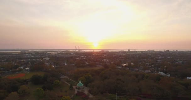Luchtfoto Van Charleston Bij Zonsopgang Met Ravanel Bridge Zichtbaar Het — Stockvideo