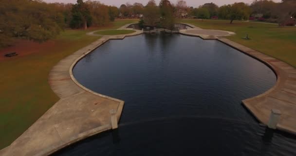 Eleganter Teich Mit Springbrunnen Einem Park Charleston — Stockvideo