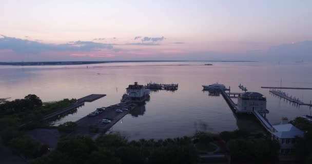 Letecký Přístav Charleston Při Východu Slunce Lodí Opouštějící Přístav — Stock video