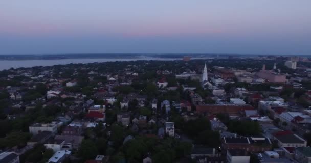 Aéreo Charleston Telhados Campanários Igreja Amanhecer Com Rio Ashley Vista — Vídeo de Stock