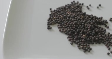 Biberler bir yığın içinde pişirme malzemesi olarak.