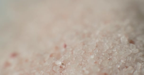 Rosa Himalaya Salt Vit Platta Som Hälsosam Matlagning Ingrediens — Stockvideo