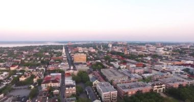 Liman kenti Charleston, gün doğumunda köprüyle